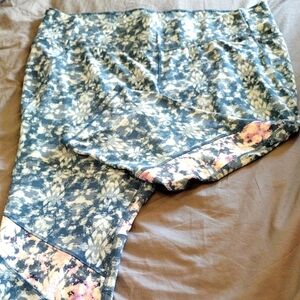 Lane Bryant Livi Active Capri Leggings 26/28